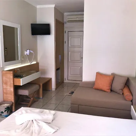 Hotel Palm Trees