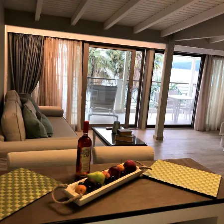 Palm Trees Отель *