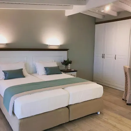 Palm Trees Отель Нидри