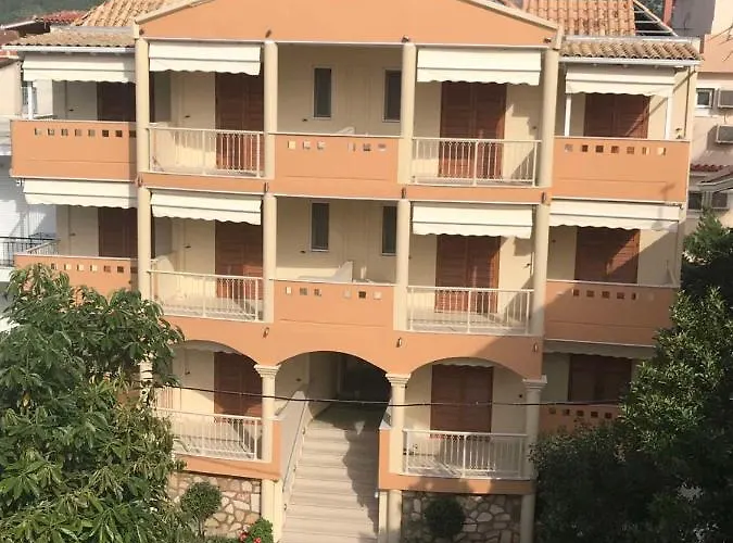 Отель Palm Trees *